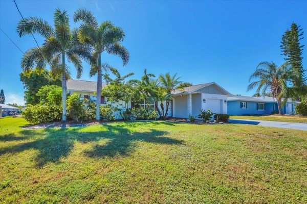 2 bedroom, 2 bathroom private pool home on canal