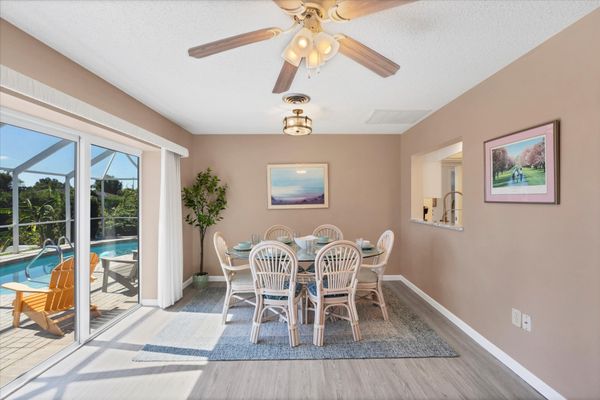 Dining table seats 6