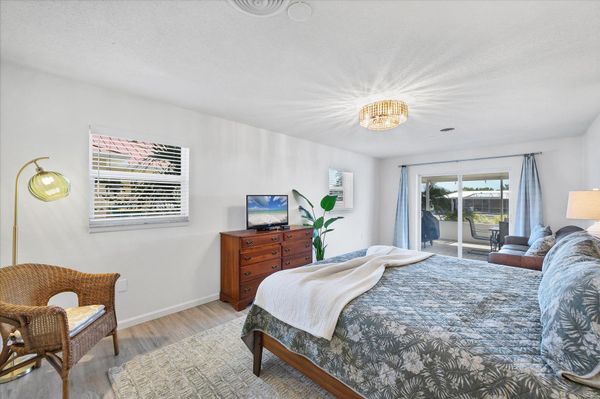 King suite with lanai access