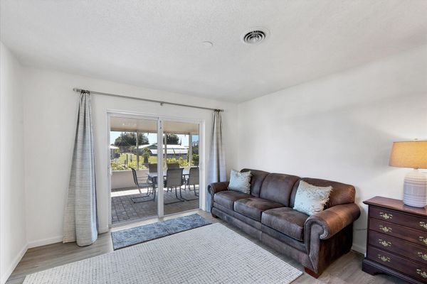 King suite with lanai access