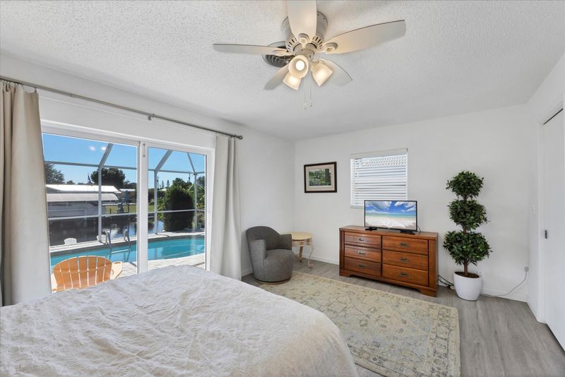 Queen suite with lanai access