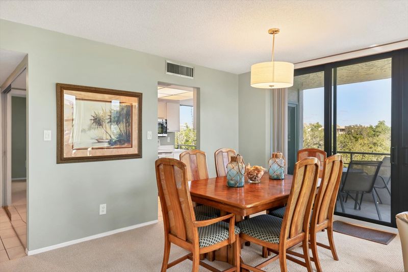 Dining table seats 6