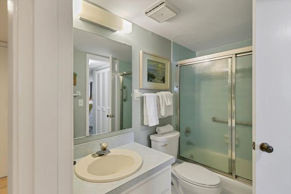 Guest bathroom with shower/tub combo