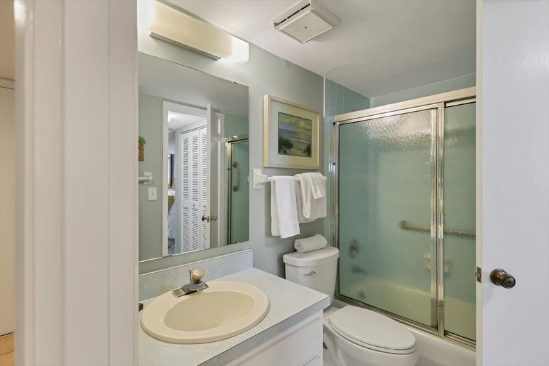 Guest bathroom with shower/tub combo