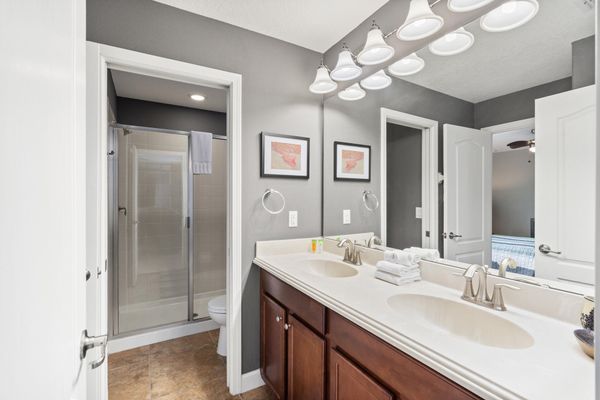 Queen Bathroom 4 Shared Bath Shower