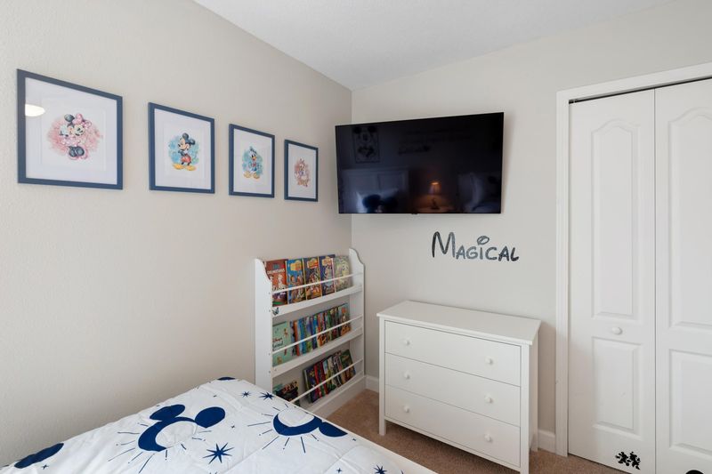 Twin/Double  Bedroom 3 48" Smart TV