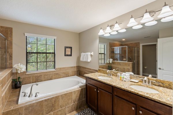 Master King Bathroom 1 Upstairs Tub