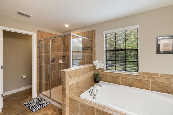 Master King Bathroom 1 Tub & Shower