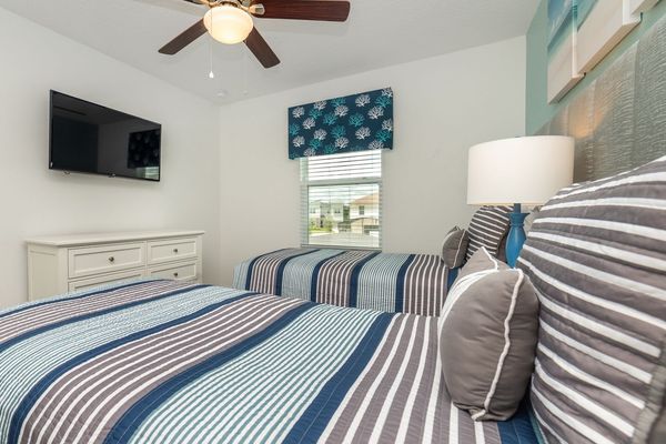 Twin/Twin Bedroom 3 (Angle)
43" Smart TV