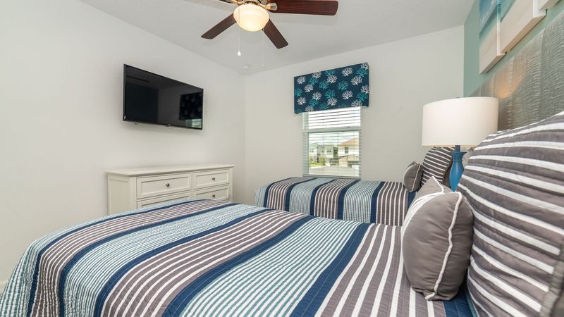 Twin/Twin Bedroom 3 (Angle)
43" Smart TV