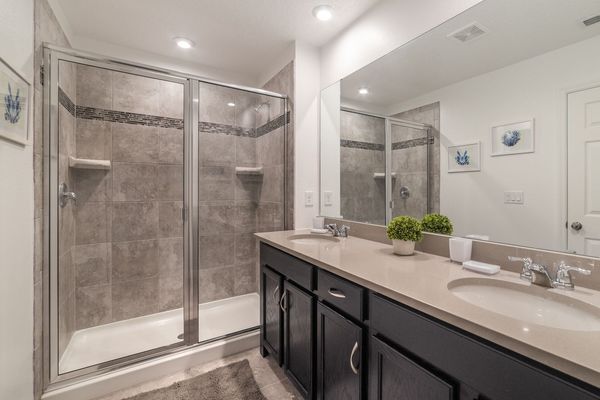 Master King Bathroom 1 Upstairs
Shower