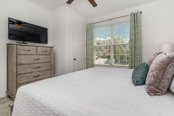 King Bedroom 2 (Angle)
43" Smart TV