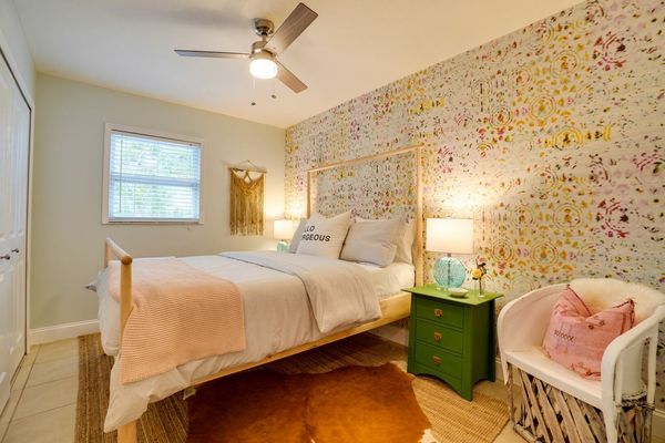 Bedroom 2 - Queen Bed