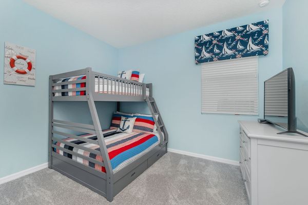 Twin/Double Bunk Bedroom 5
Upstairs Shared Bathroom  
Tub/Shower Combo
43" Smart TV