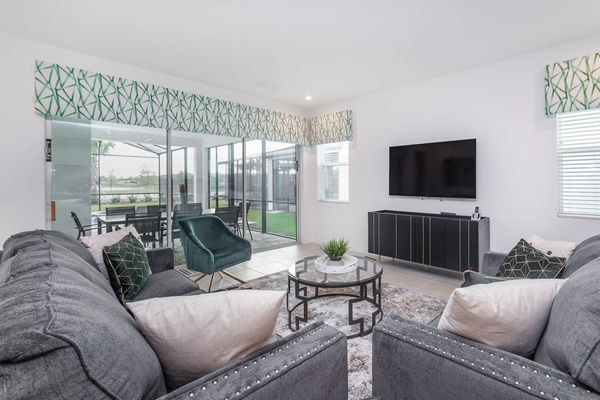 Living Room (Angle)
60" Smart TV