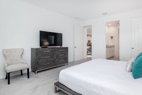 Master Bedroom 1 (Angle)
50" Smart TV