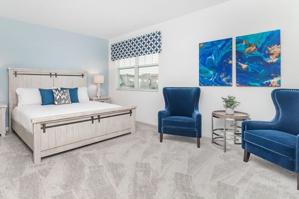 Master King Bedroom 2
Upstairs
Attached Bathroom