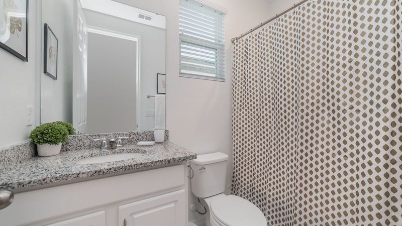 King Suite Bathroom 4
Upstairs
Tub/Shower Combo
