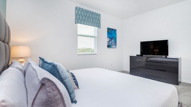 King Bedroom 6 (Angle)
43" Smart TV