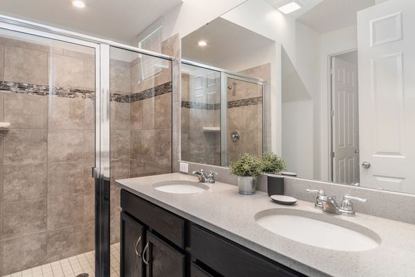 Master King Bathroom 1 Downstairs
Shower