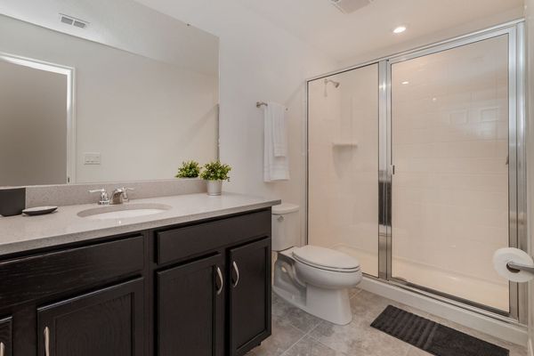 King Suite Bathroom 4 Upstairs
Shower
Bed 3