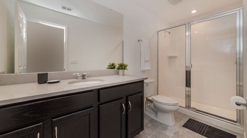 King Suite Bathroom 4 Upstairs
Shower
Bed 3