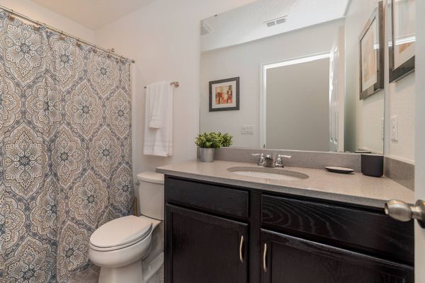 Hall Bathroom 5 Upstairs
Tub/ Shower Combo