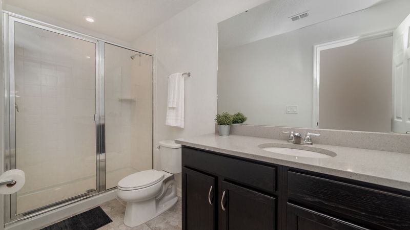 Twin/Double Suite Bathroom 2 Upstairs
Shower