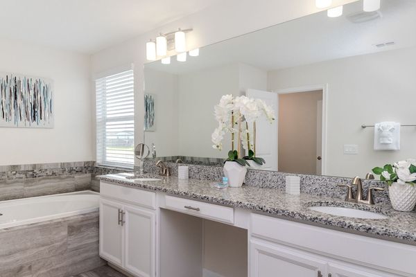 Master King Bathroom 2 Upstairs
Tub And Shower