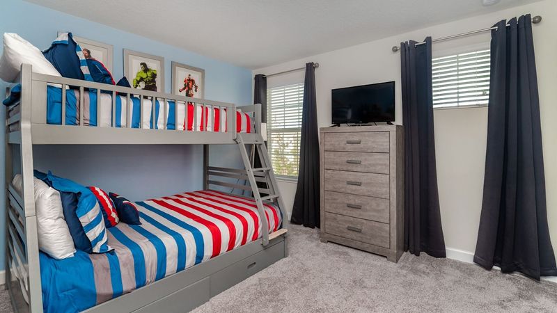 Twin/Double Bedroom 5 (Angle)
32" Smart TV