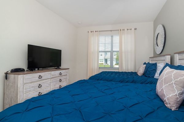 Two Doubles Bedroom 3 (Angle)
43" TV