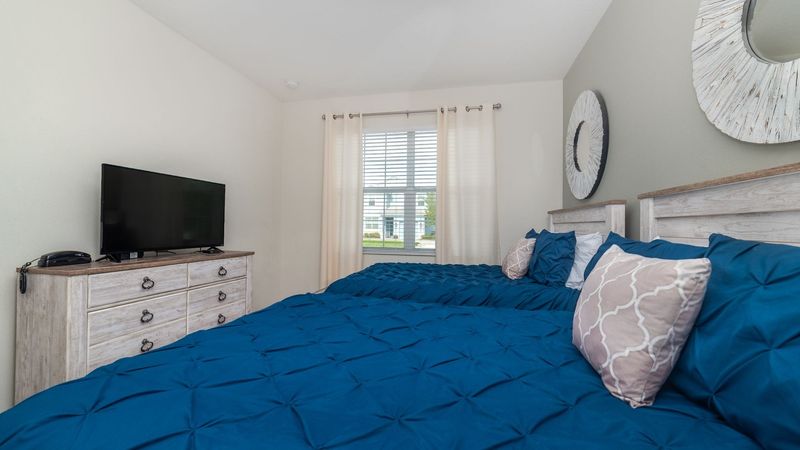 Two Doubles Bedroom 3 (Angle)
43" TV