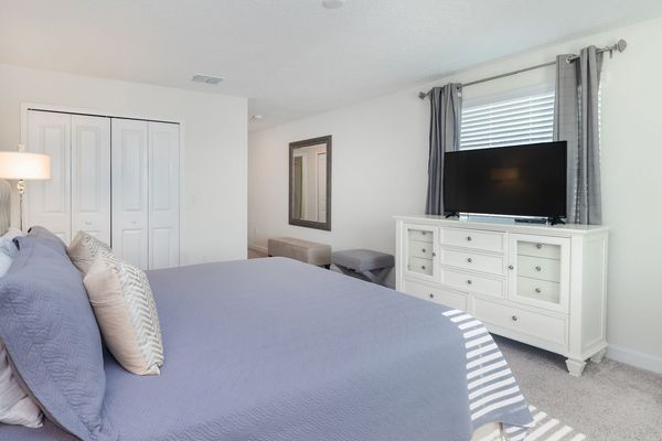 Master King  Bedroom 2 (Angle)
43" TV