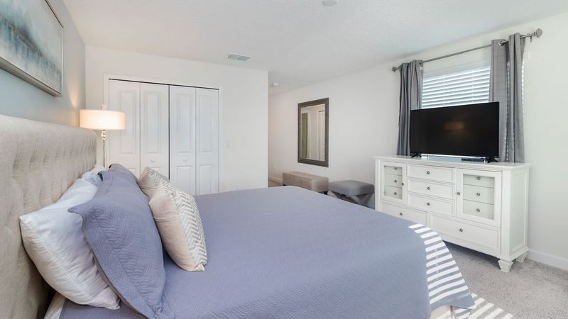 Master King  Bedroom 2 (Angle)
43" TV