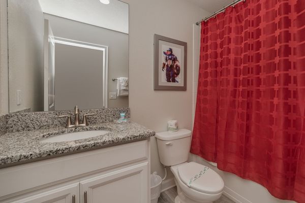Hall Bathroom 5 Upstairs
Tub/Shower Combo