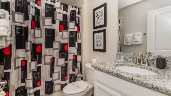 Hall Bathroom 4 Upstairs
Tub/Shower Combo