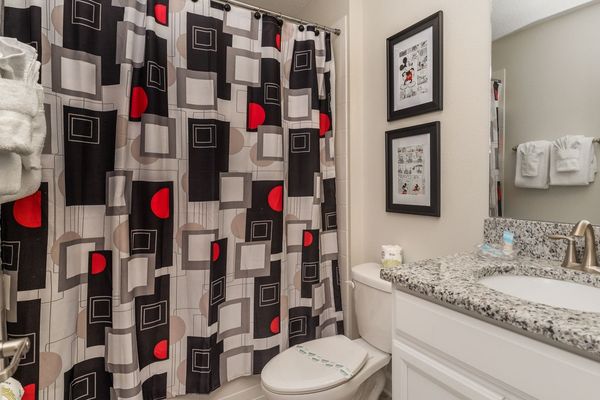 Hall Bathroom 4 Upstairs
Tub/Shower Combo