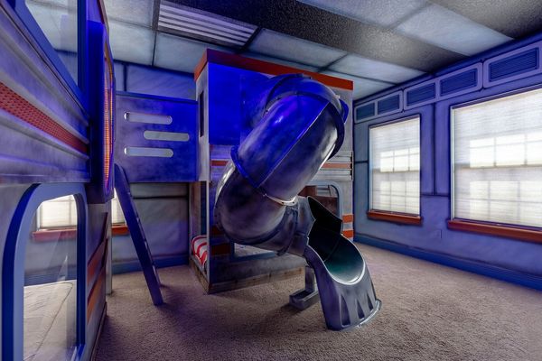 2 sets of twin/over twin bunkbeds