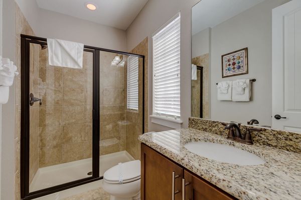 Kids ensuite bathroom