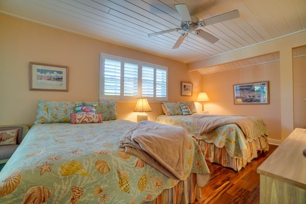 Bedroom 3 - 2 Queen Beds