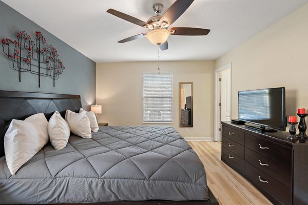 King Suite Bedroom 2 40" TV