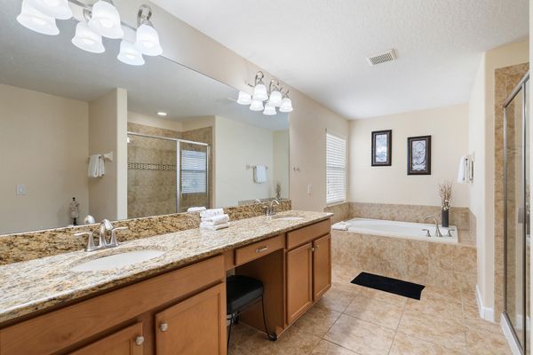 Master King Bathroom 1 Upstairs Tub