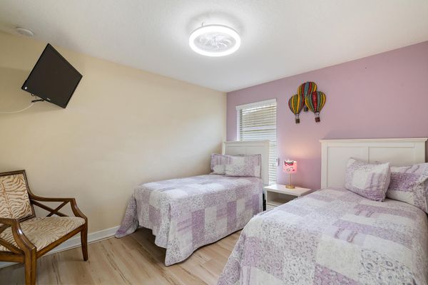 Two Twins Bedroom 4 Upstairs 32" TV