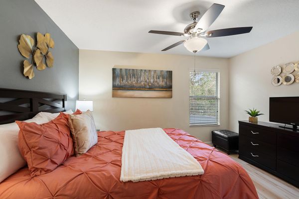 Queen Bedroom 3 Upstairs 32" TV