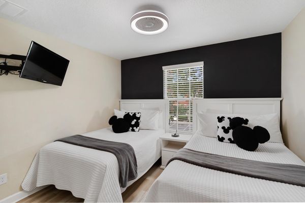 Two Doubles Bedroom 5 32" TV