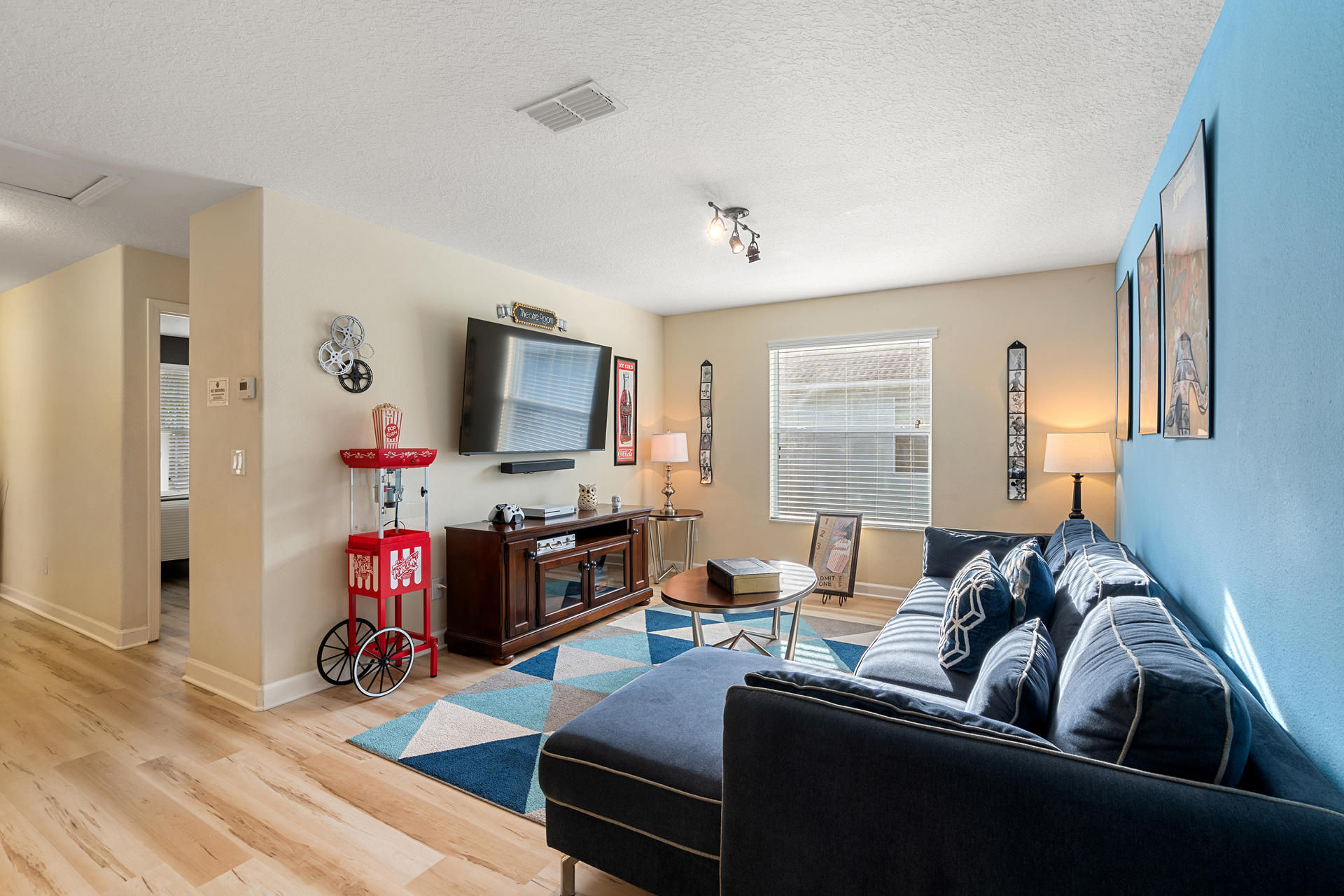 Loft 65" Smart TV