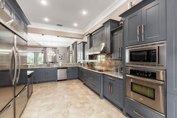 The kitchen is fully equipped and features stainless steel appliances