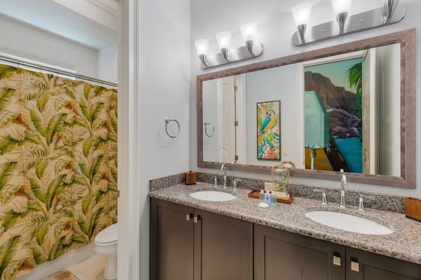 En-suite bathroom for convenience