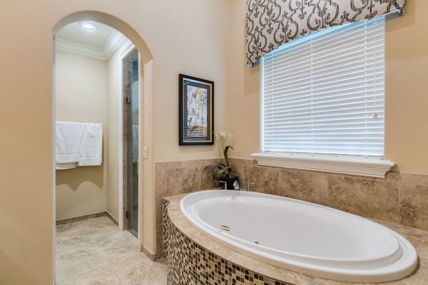 After a day at the theme parks, relax and take a bubble bath in the garden tub