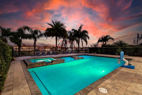 Spend your evenings in the pool area